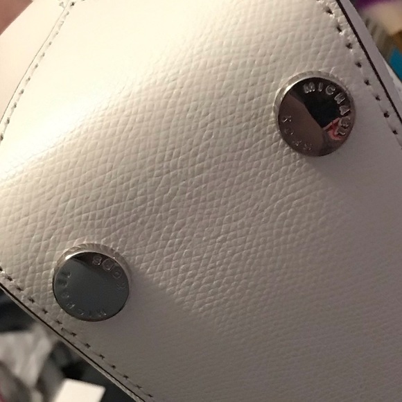 Michael Kors white purse.In Mint condition used 2x - Picture 5 of 8